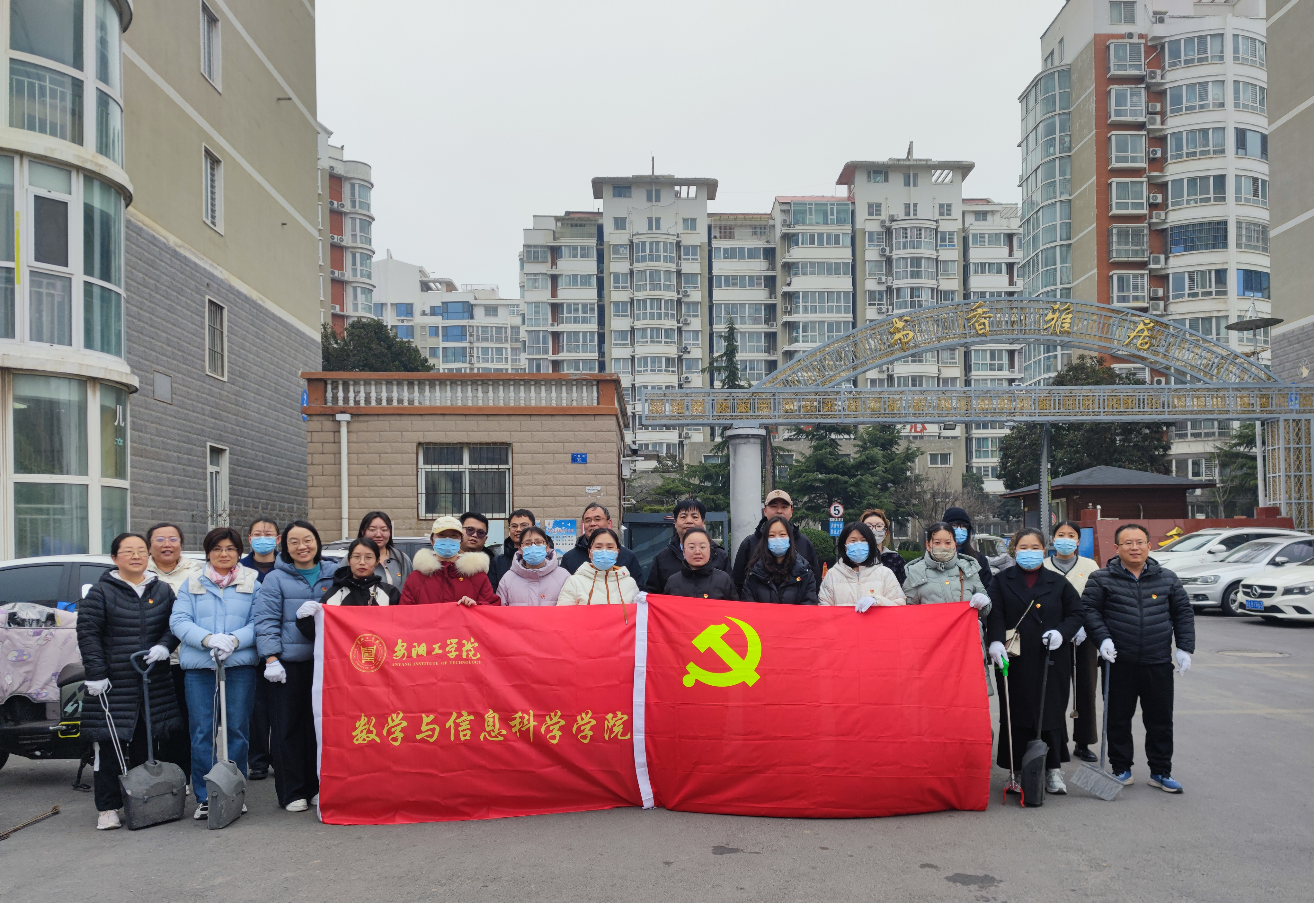 太阳成tyc7111cc各党支部联合开展“雷锋精神进社区，共建美好家园”主题党日活动
